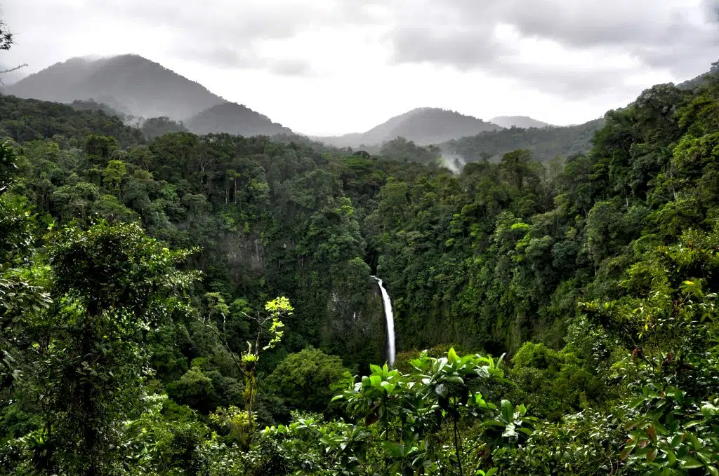 Costa Rica - Chute d'eau et Volcan
