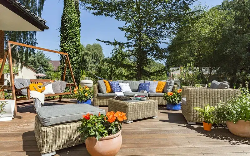 Quels sont les éléments à prendre en compte pour choisir un salon de jardin