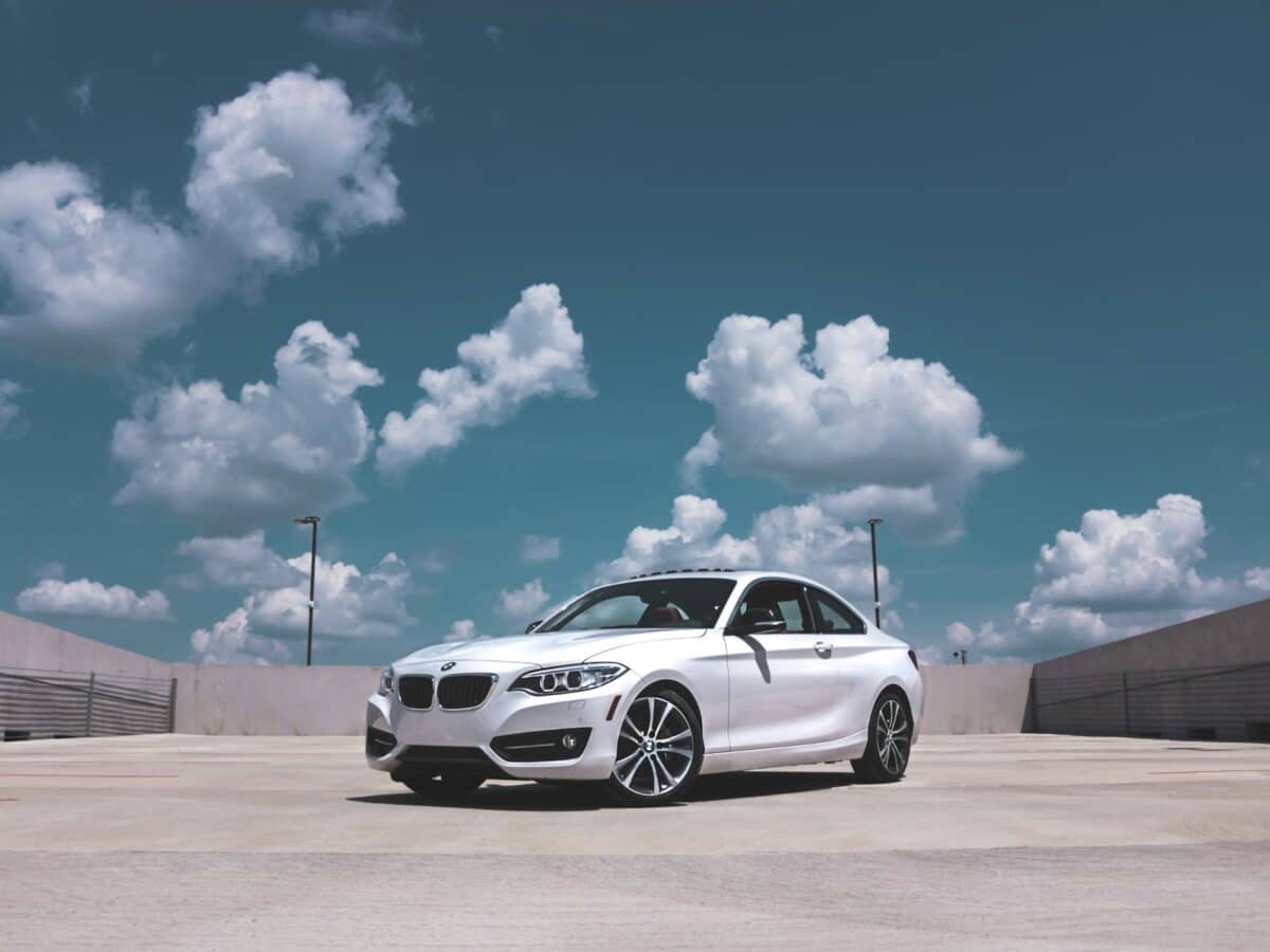 voiture blanche