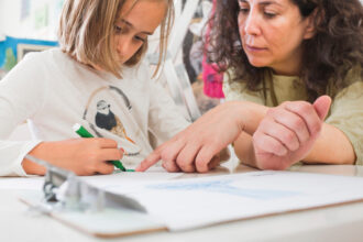 Exercice de CE1 à la maison : astuces et idées pour apprendre autrement !