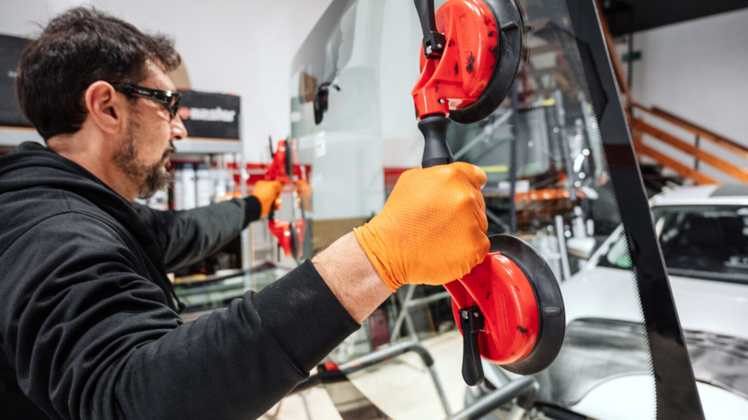 Pare-brise : pourquoi choisir un spécialiste pour le remplacer ?