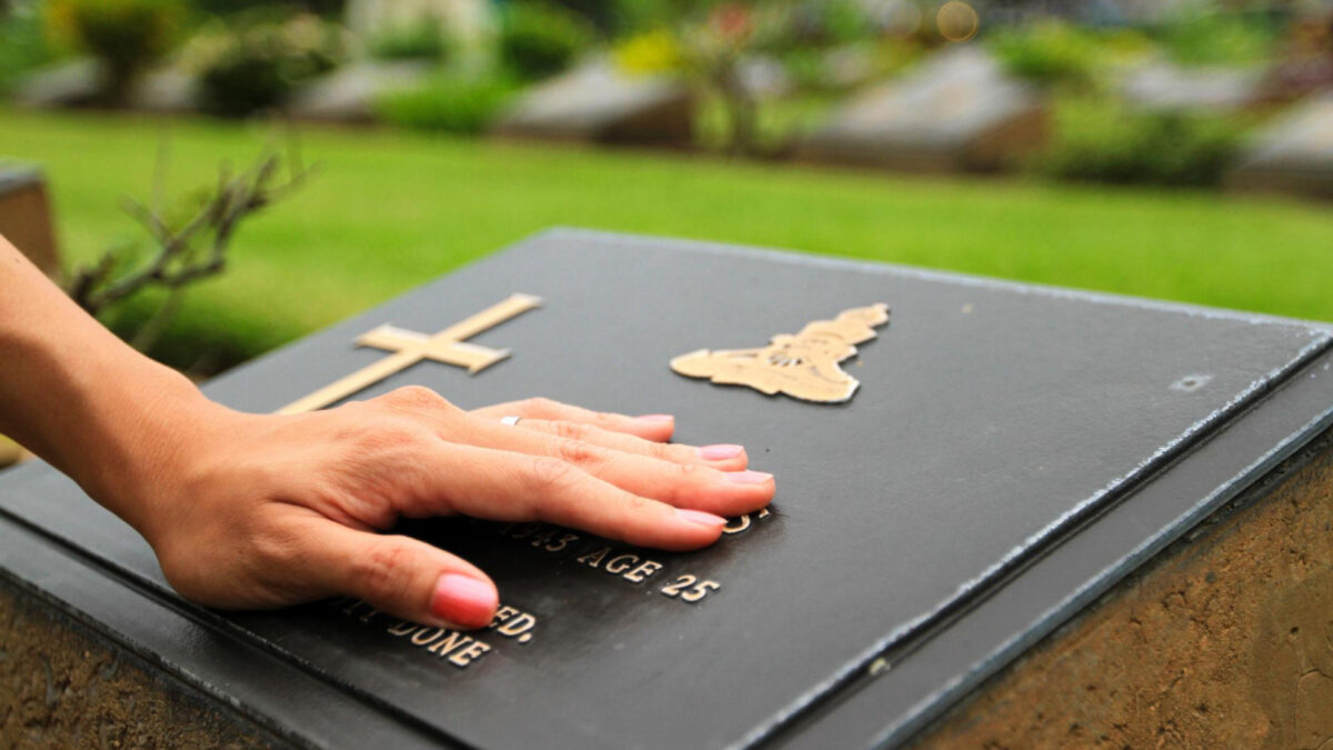 Plaque funéraire personnalisée : laissez un souvenir imperissable