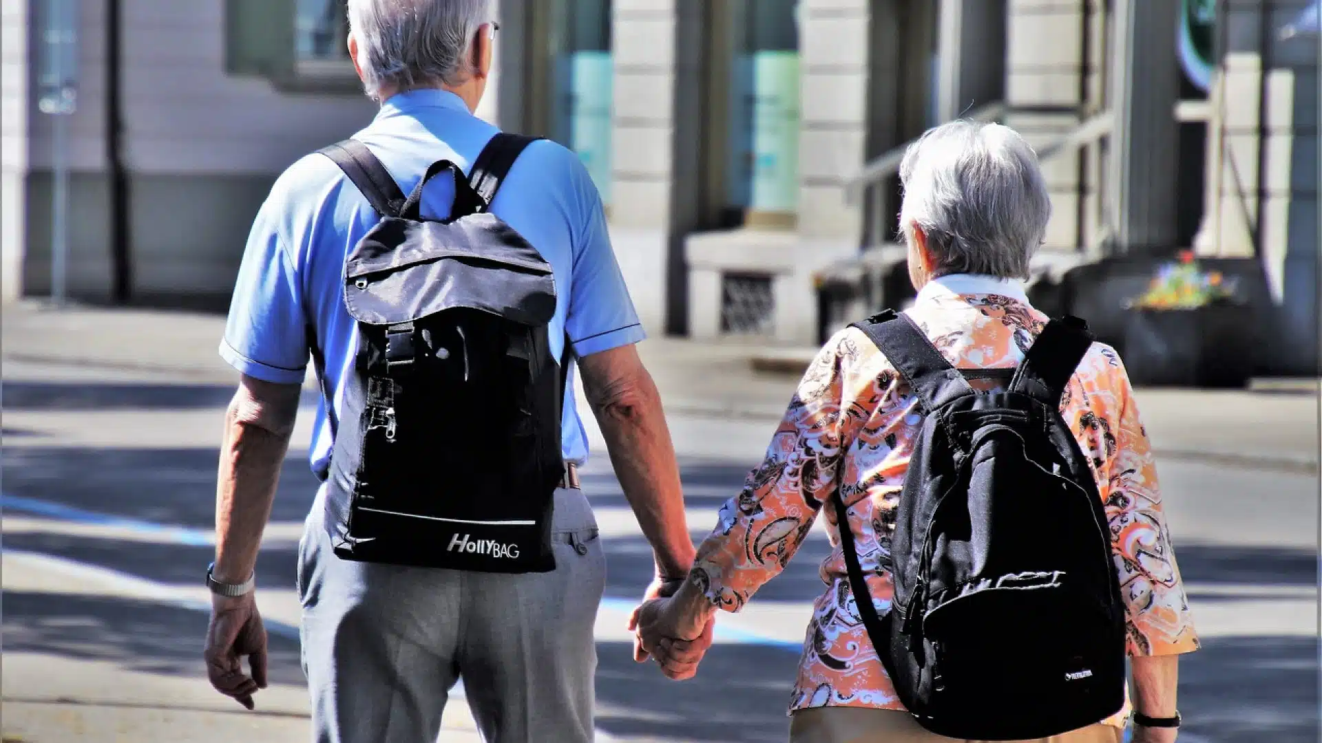 Que fait une aide-ménagère aux personnes âgées ?